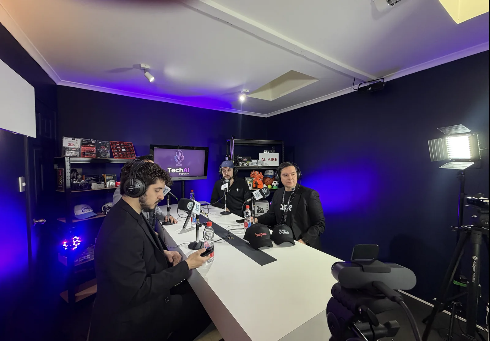 Sebastián Figueroa al aire en Tech AI Podcast, con Greg Chabbert y el equipo del programa
