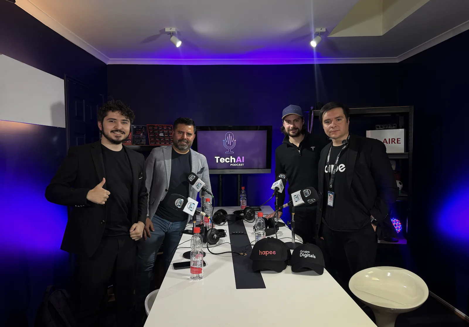 Sebastián Figueroa junto a Greg Chabbert, Gianni Contenla y Gianluca Contenla en el set de Tech AI Podcast
